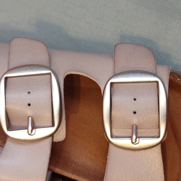 ⚫Time and Tru Sandals - Picture 9 of 10